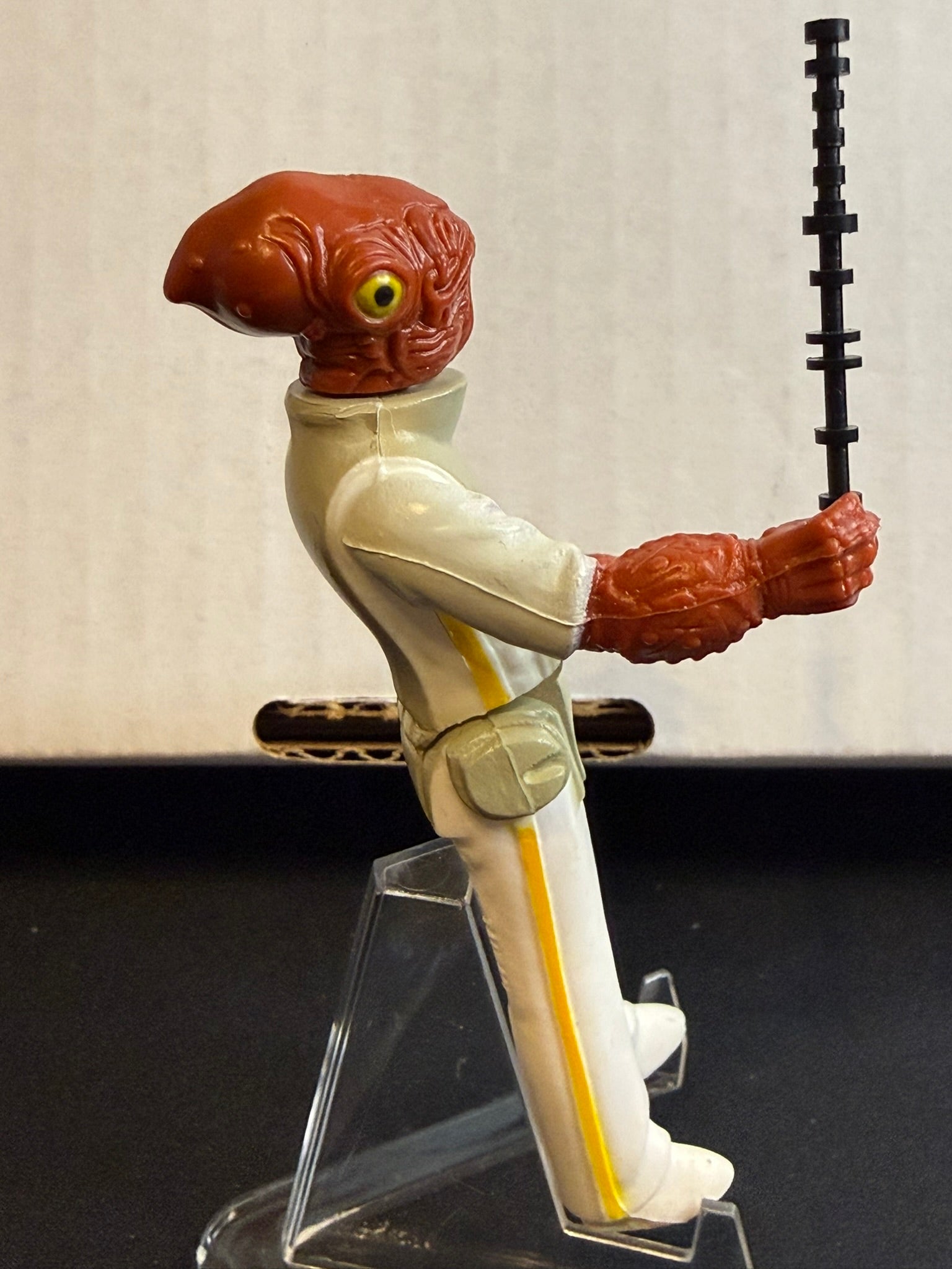 Vintage 1983 Kenner Star Wars Admiral Ackbar Complete w/ Blaster – Excellent Condition - New England Consignment and Collectables