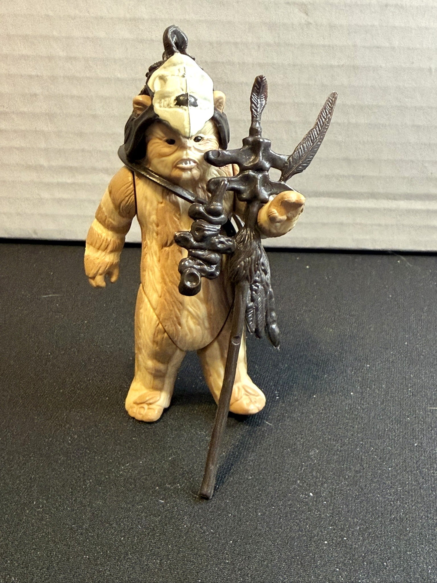 Vintage 1983 Kenner Star Wars Logray Complete w/ Headdress & Staff – Excellent Condition sports trading card product image