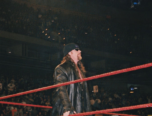 Undertaker in Ring WWF Boston 2000 crowd shot original arena photo